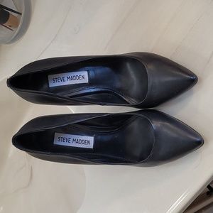 Steve madden pointed toe - black pumps - size 5.5